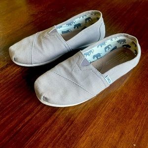 Tom’s Slip-On Flats
